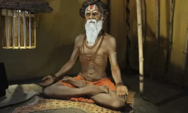 kumbh mela akhara,Shaiva Akharas,Vaishnava Akharas,Udasi Akharas,Naga Sadhus,Shakta Akharas, kumbh akhara 2025